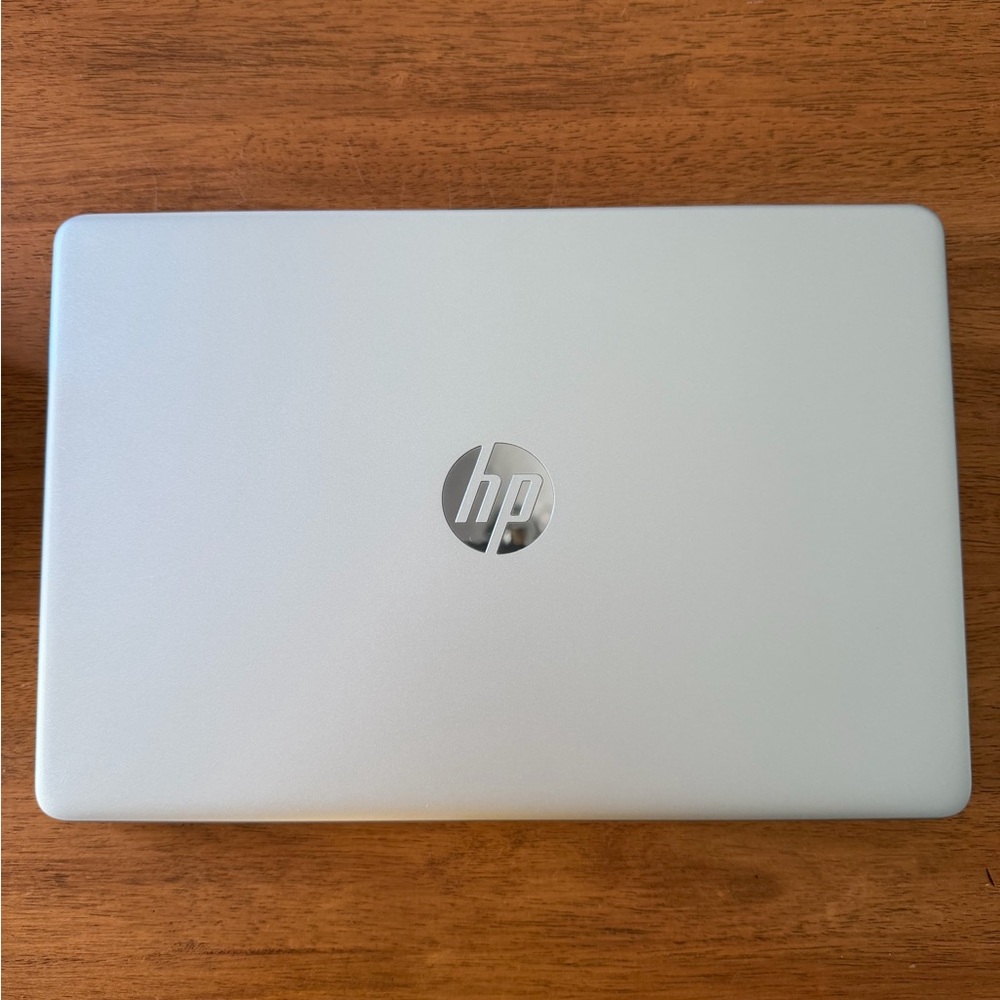 🔥🔥Like New HP Silver and Black 15.6" Laptop with Full-Size Keyboard - Picture 3 of 13